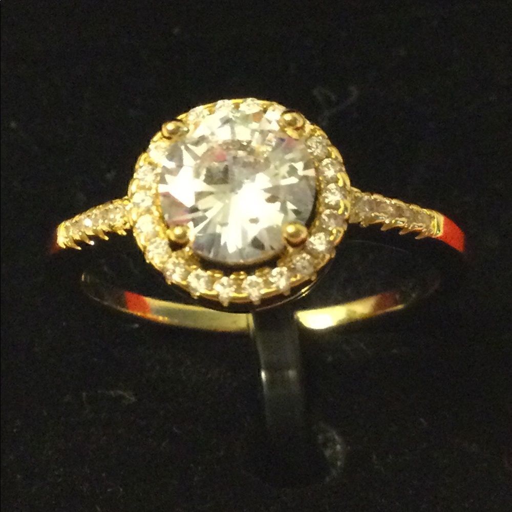 NWT Peermont Sz 9 round "diamond" ring Halo ringed goldtone
